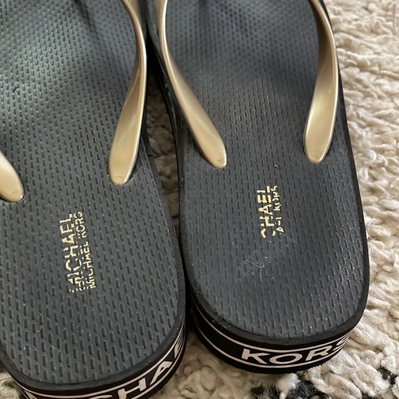 Michael Kors stack flip-flops size 7 - Picture 11 of 11